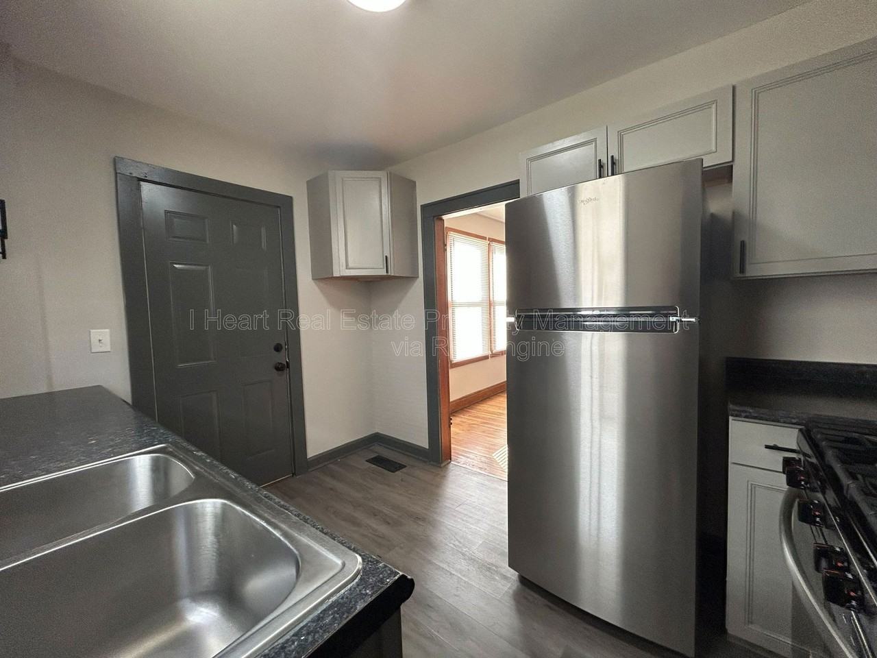 1215 Sullivant Ave - Photo 5 of 40