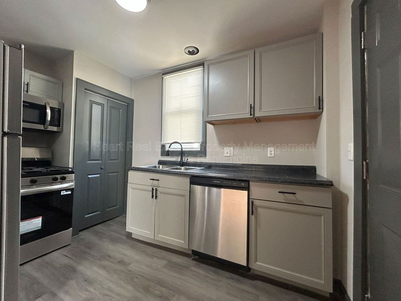 1215 Sullivant Ave - Photo 6 of 40