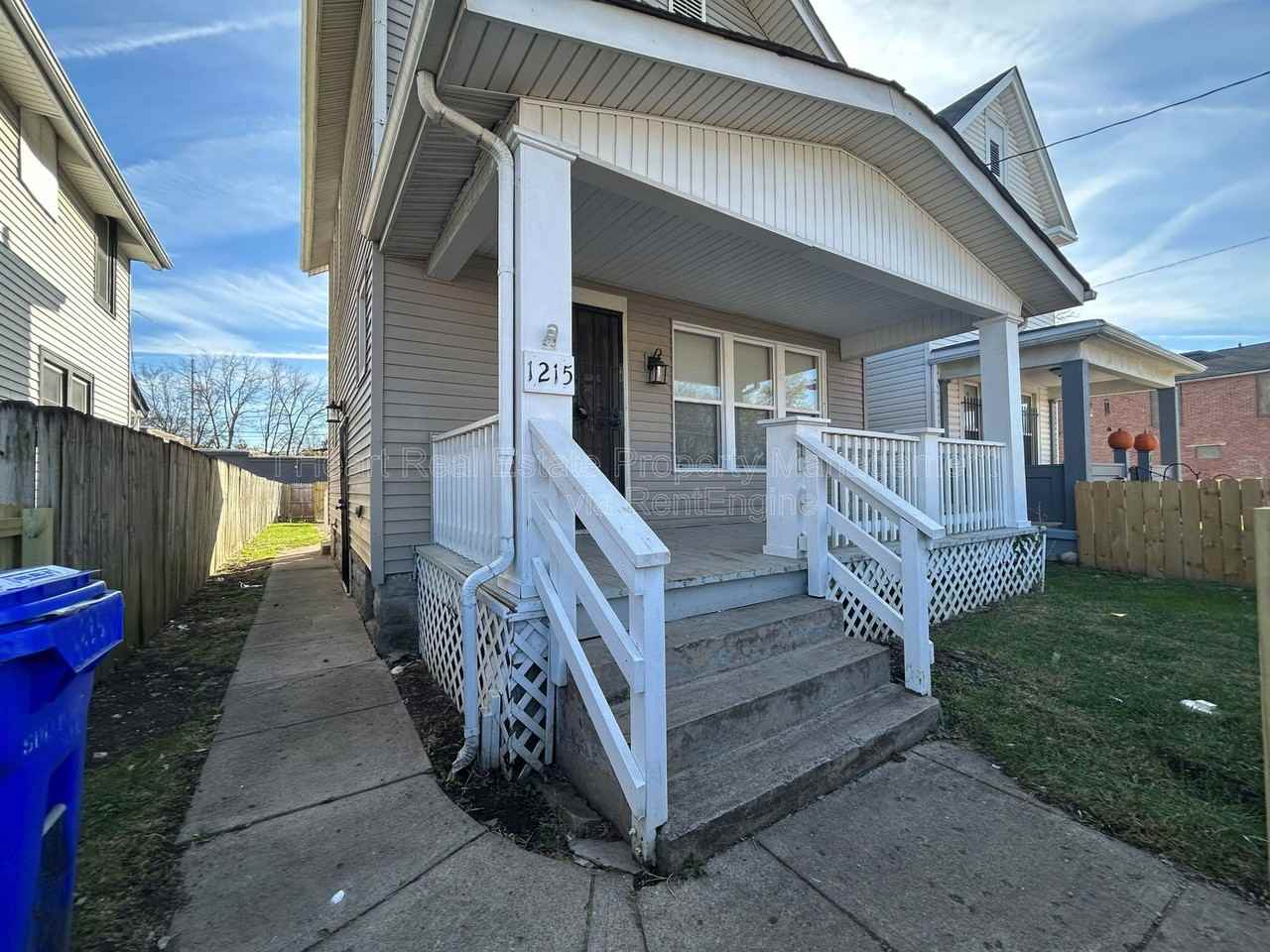 1215 Sullivant Ave - Photo 7 of 40