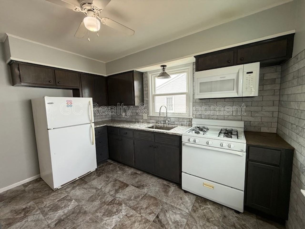 114 Martin Ave - Photo 4 of 17