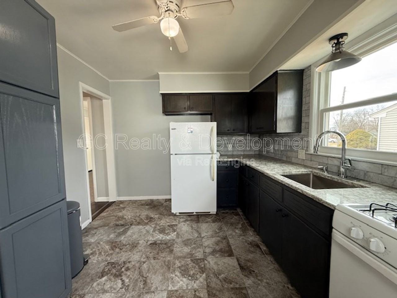 114 Martin Ave - Photo 5 of 17