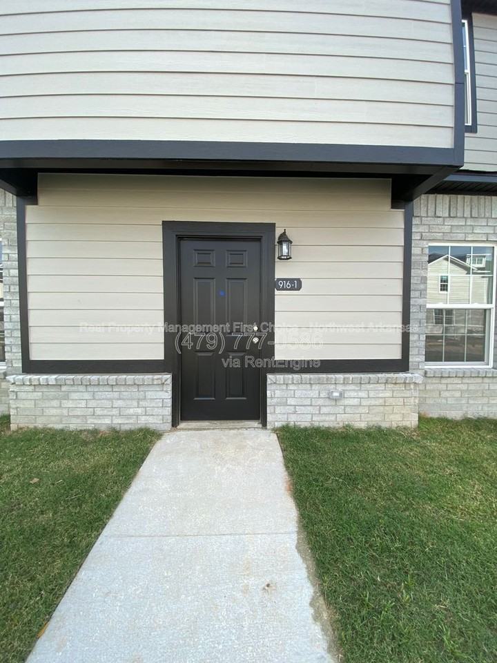 916 S Amarillo Ave #2 - Photo 4 of 17