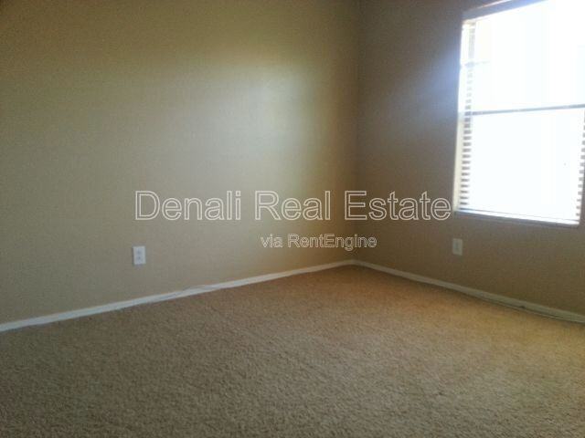 1939 E Emily Ln - Photo 6 of 9