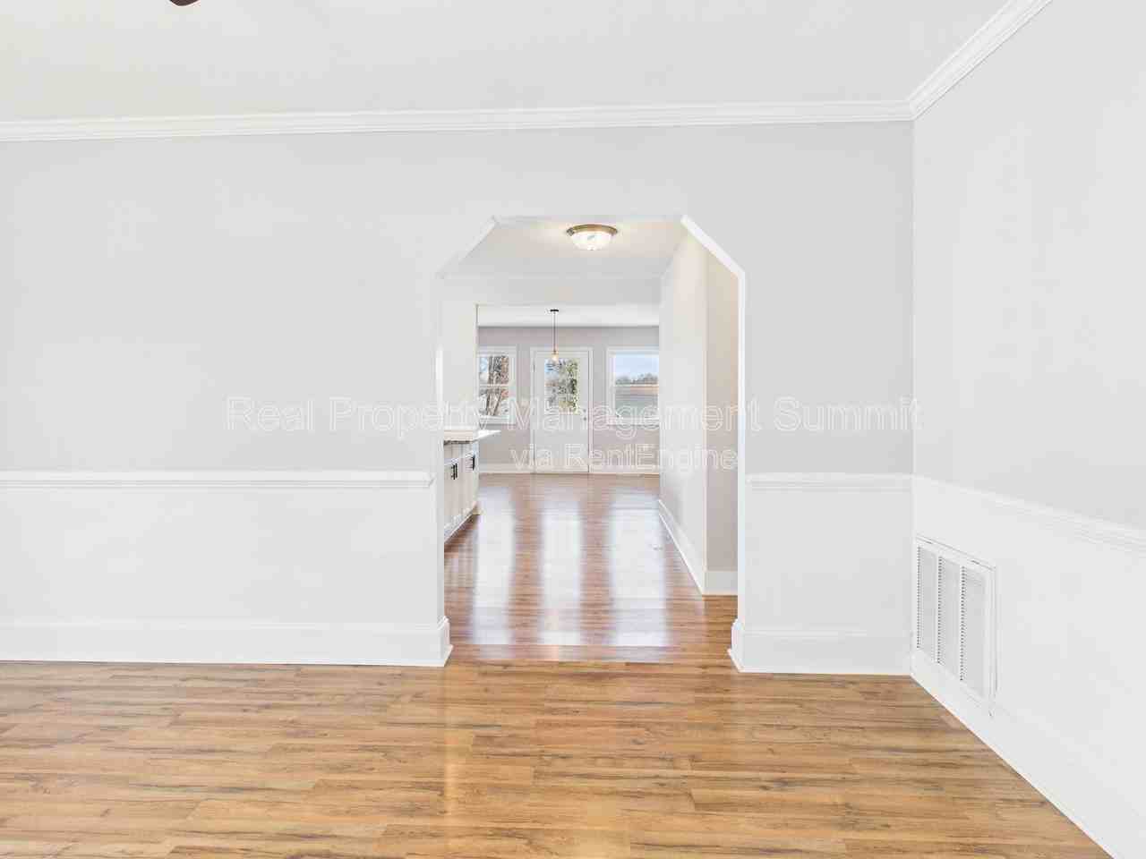 1621 Ohio St - Photo 5 of 22