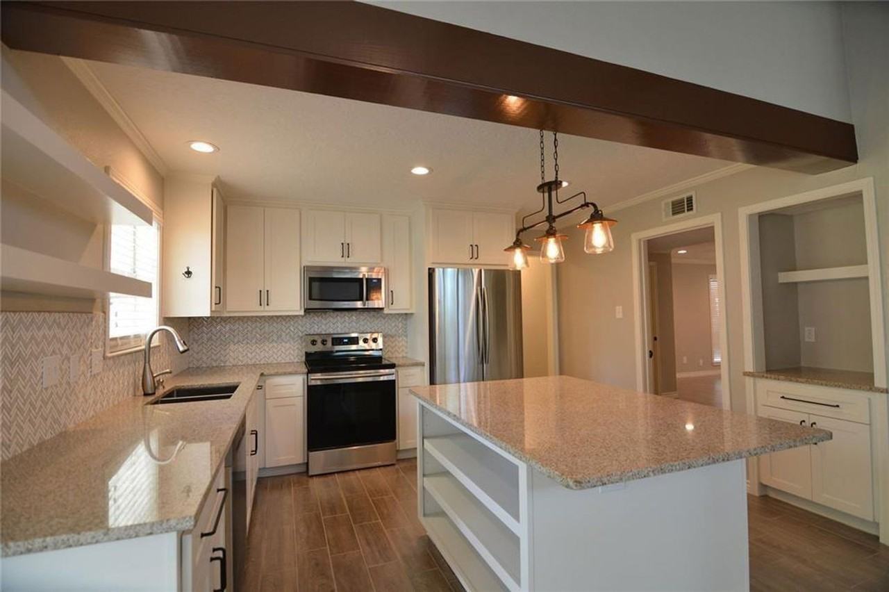 19118 Challe Cir W - Photo 3 of 22