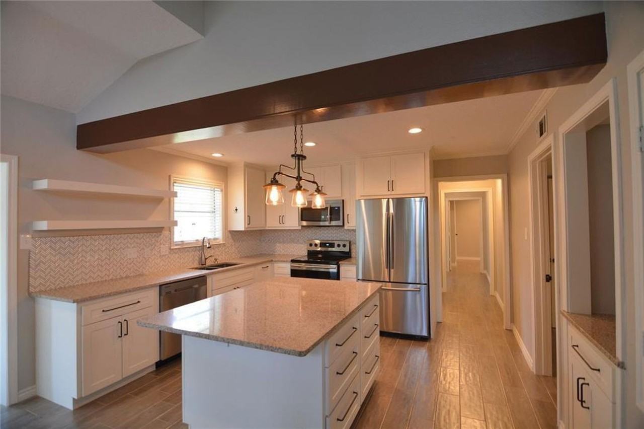 19118 Challe Cir W - Photo 4 of 22