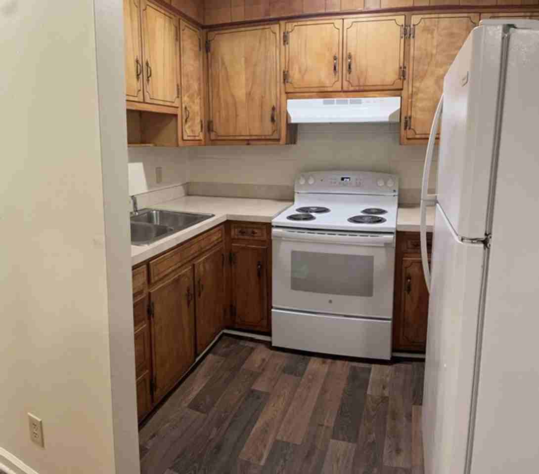 Audubon Apts. C Bldg - Photo 2 of 12