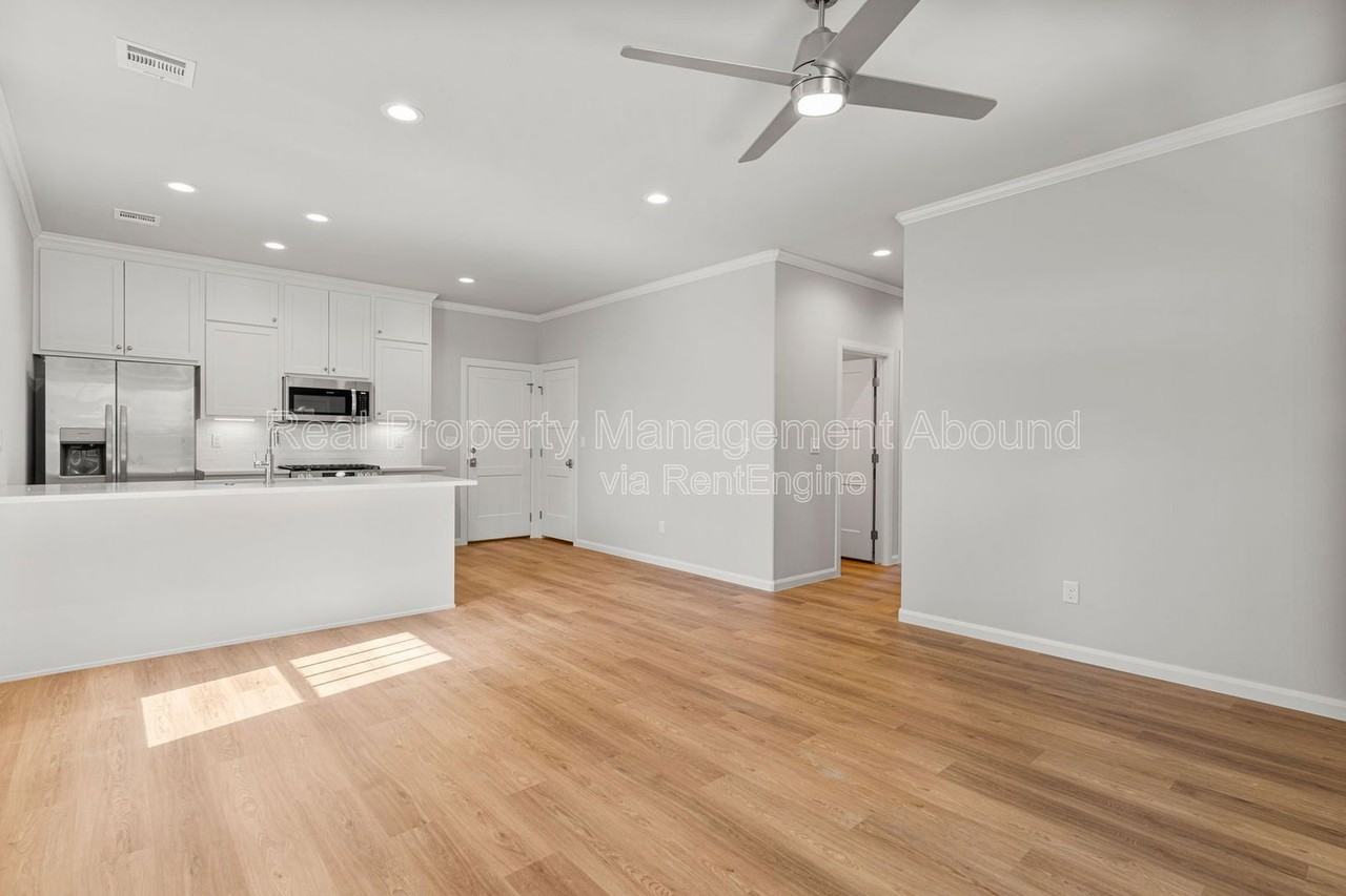 101 E 11th St S - Photo 7 of 33