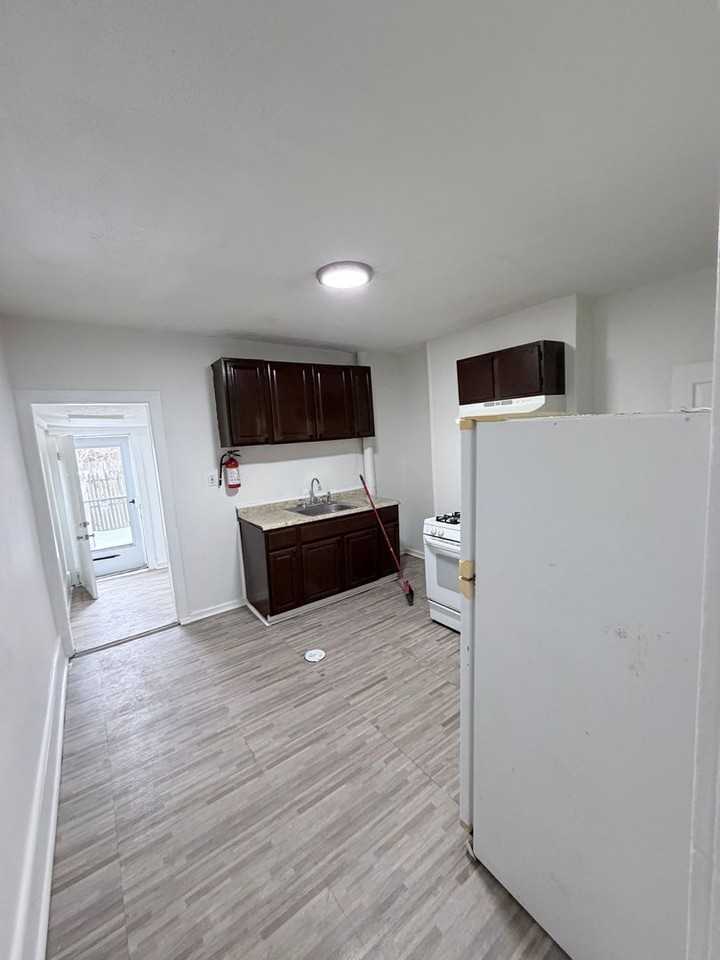 313 Federal St - Photo 4 of 7