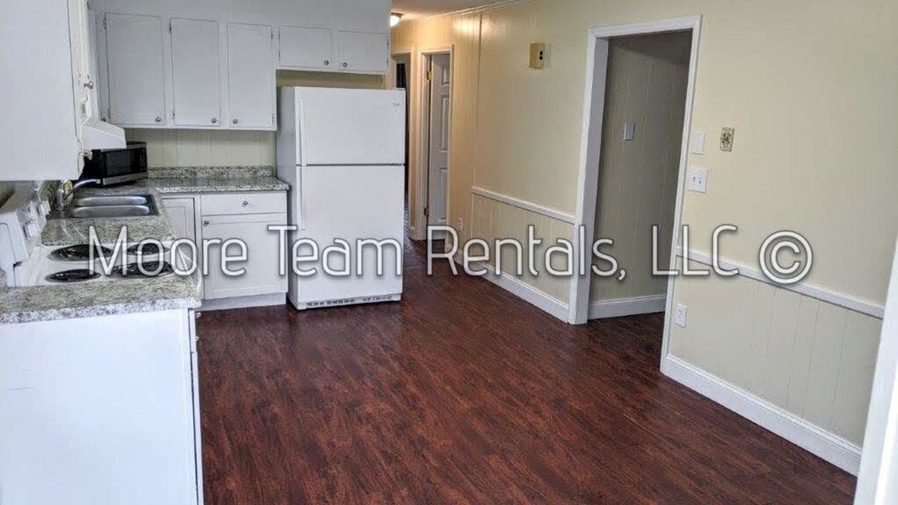 120 Robin St - Photo 4 of 19