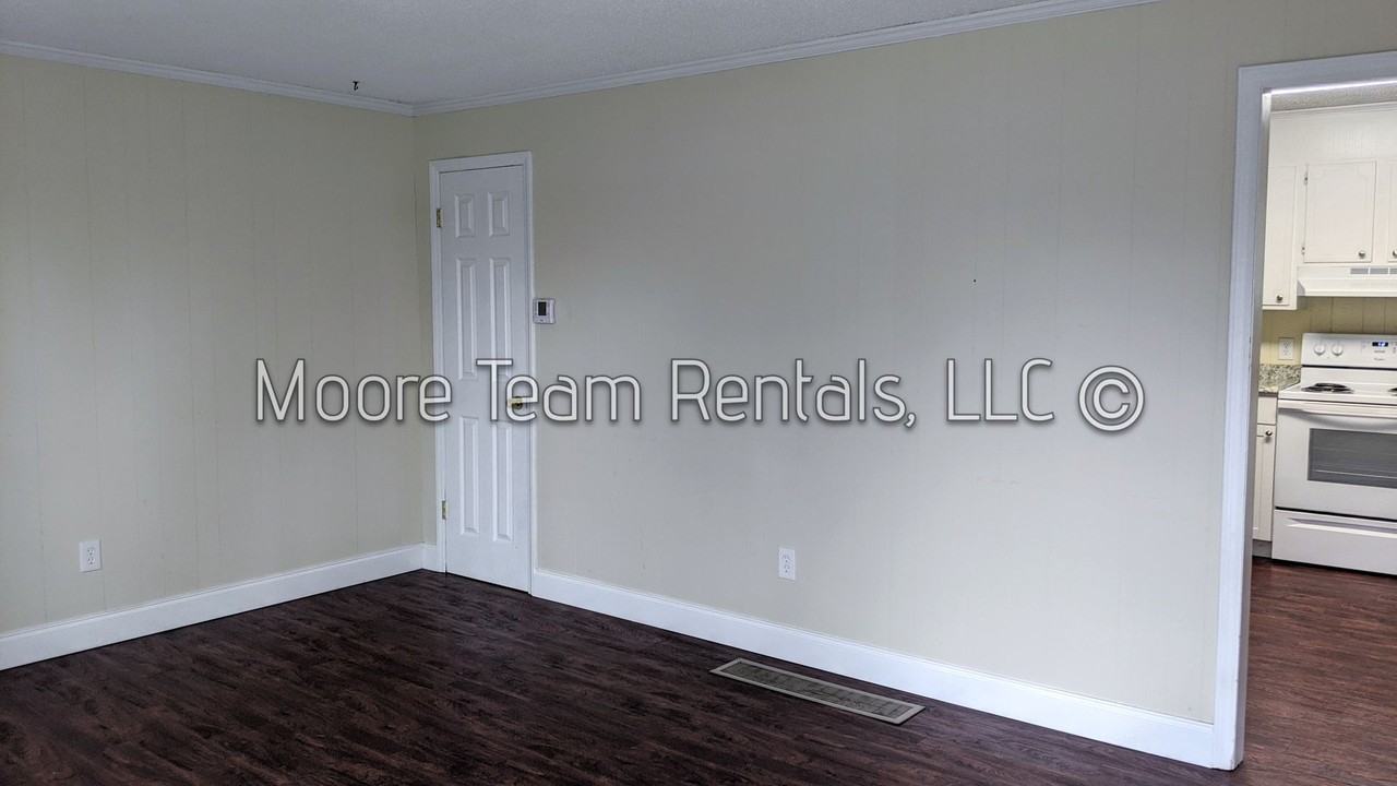 120 Robin St - Photo 7 of 19