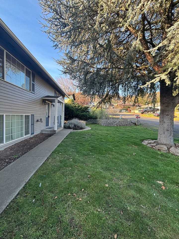 1204 Sandy Ln - Photo 3 of 41