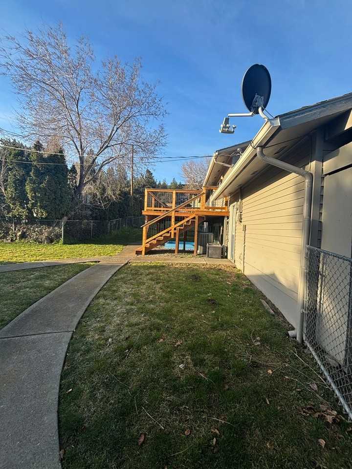 1204 Sandy Ln - Photo 6 of 41