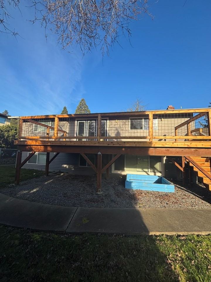 1204 Sandy Ln - Photo 7 of 41