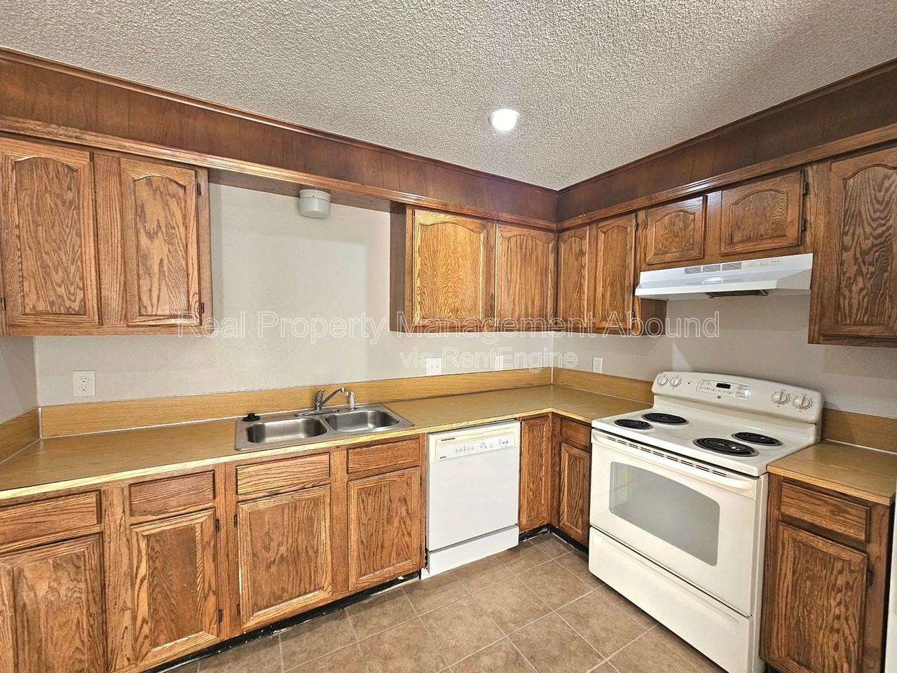 101 E Broadway St #6 - Photo 3 of 13