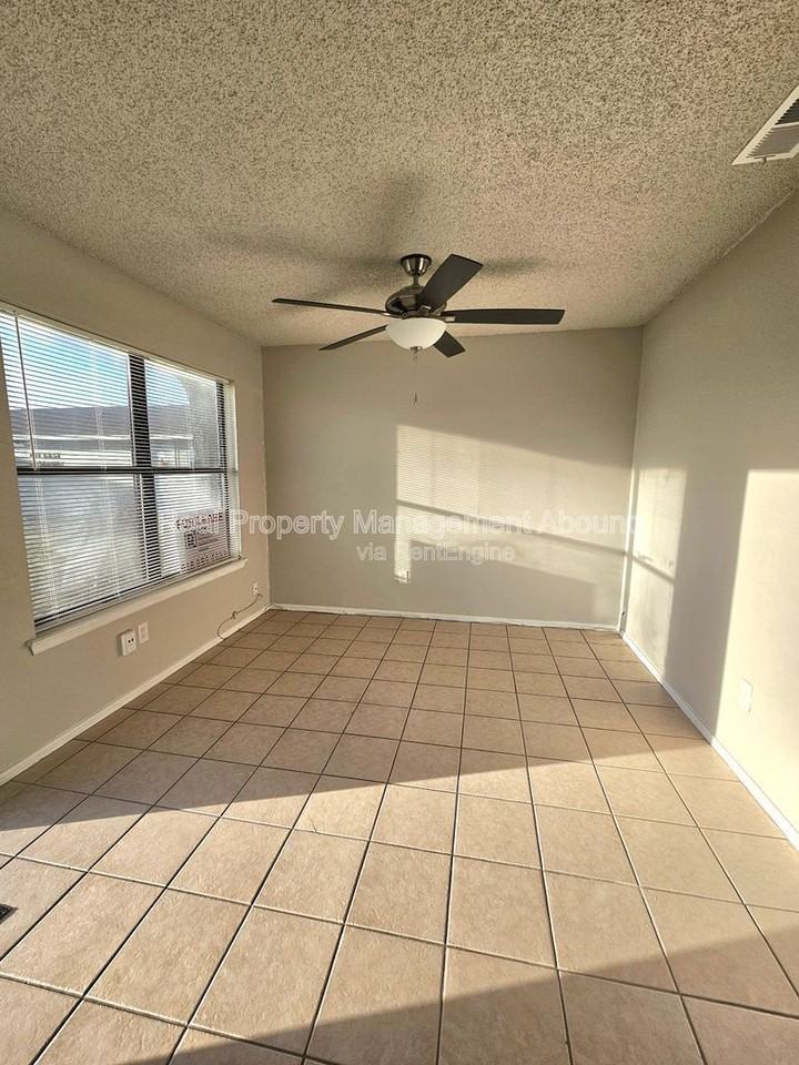 101 E Broadway St #6 - Photo 5 of 13