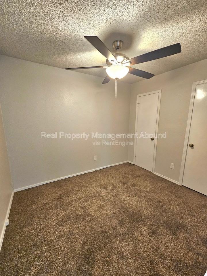 101 E Broadway St #6 - Photo 6 of 13