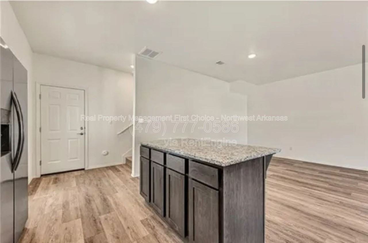 733 S Benchmark Ln #2 - Photo 7 of 26