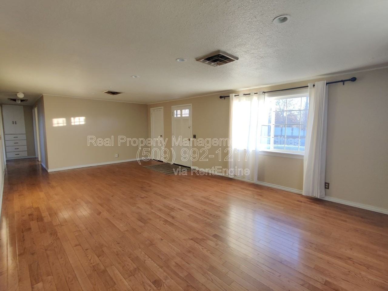 1011 Elm Ave - Photo 2 of 13