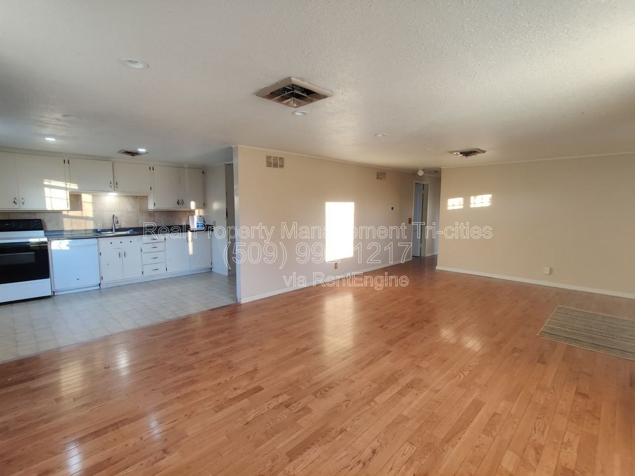 1011 Elm Ave - Photo 5 of 13