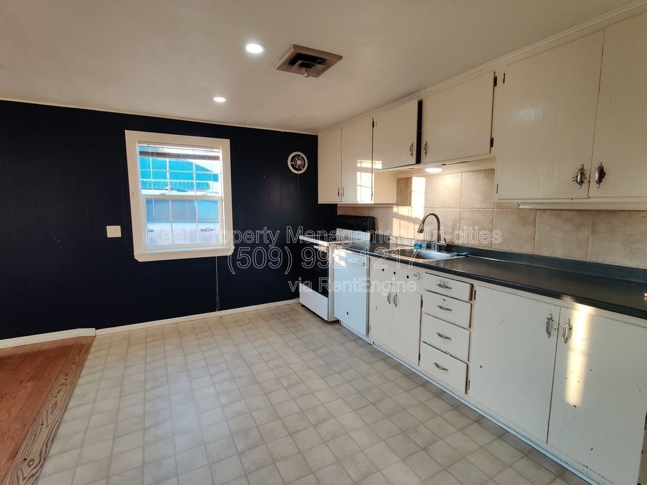 1011 Elm Ave - Photo 6 of 13