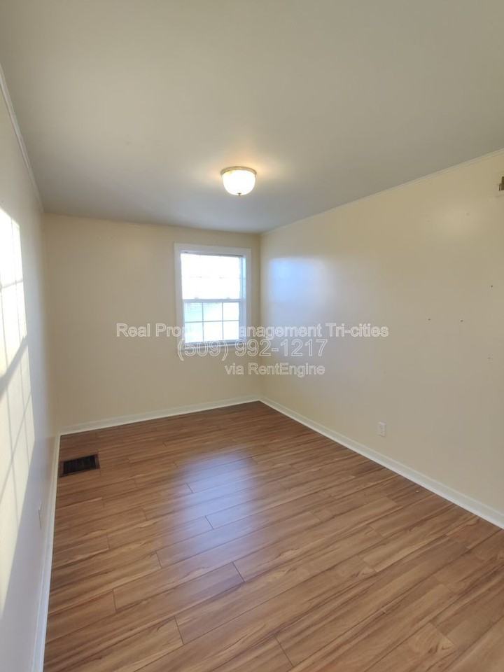 1011 Elm Ave - Photo 7 of 13