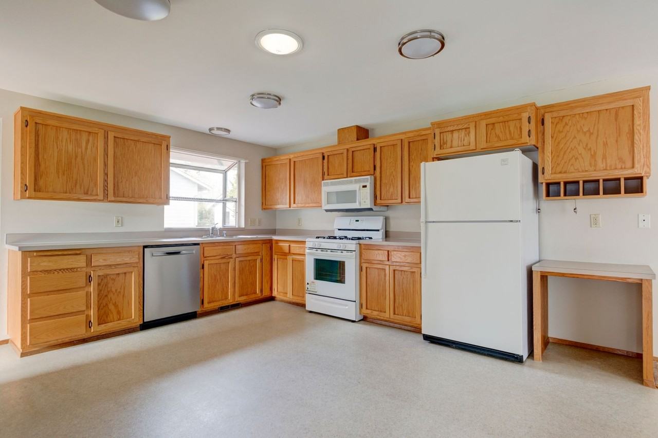 1772 Sw 16th Ave - Photo 2 of 25