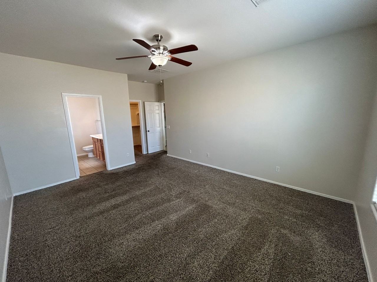 10042 W Illini St - Photo 6 of 17