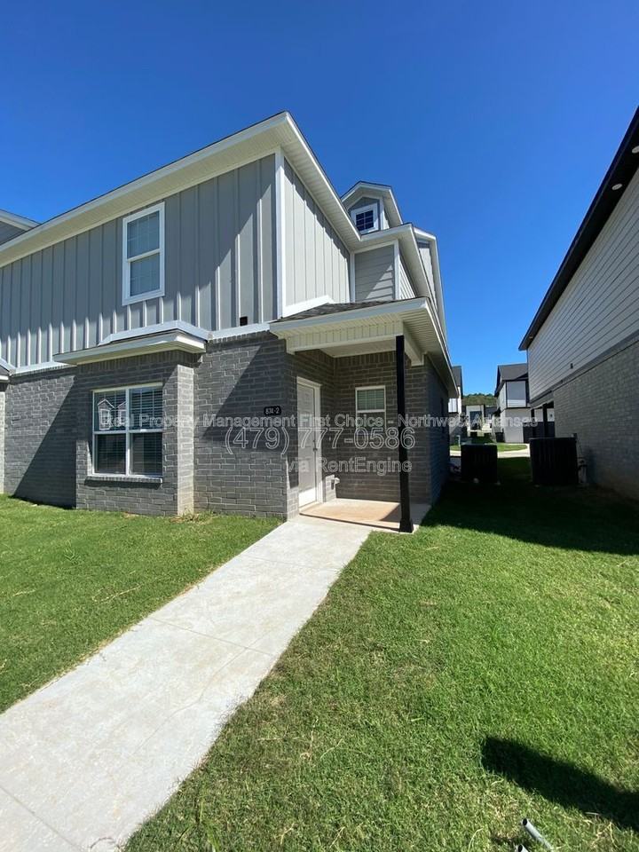 798 S Benchmark Ln #2 - Photo 2 of 27