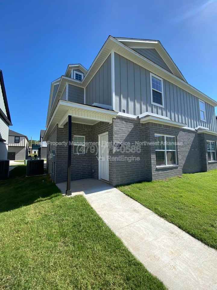 798 S Benchmark Ln #2 - Photo 3 of 27