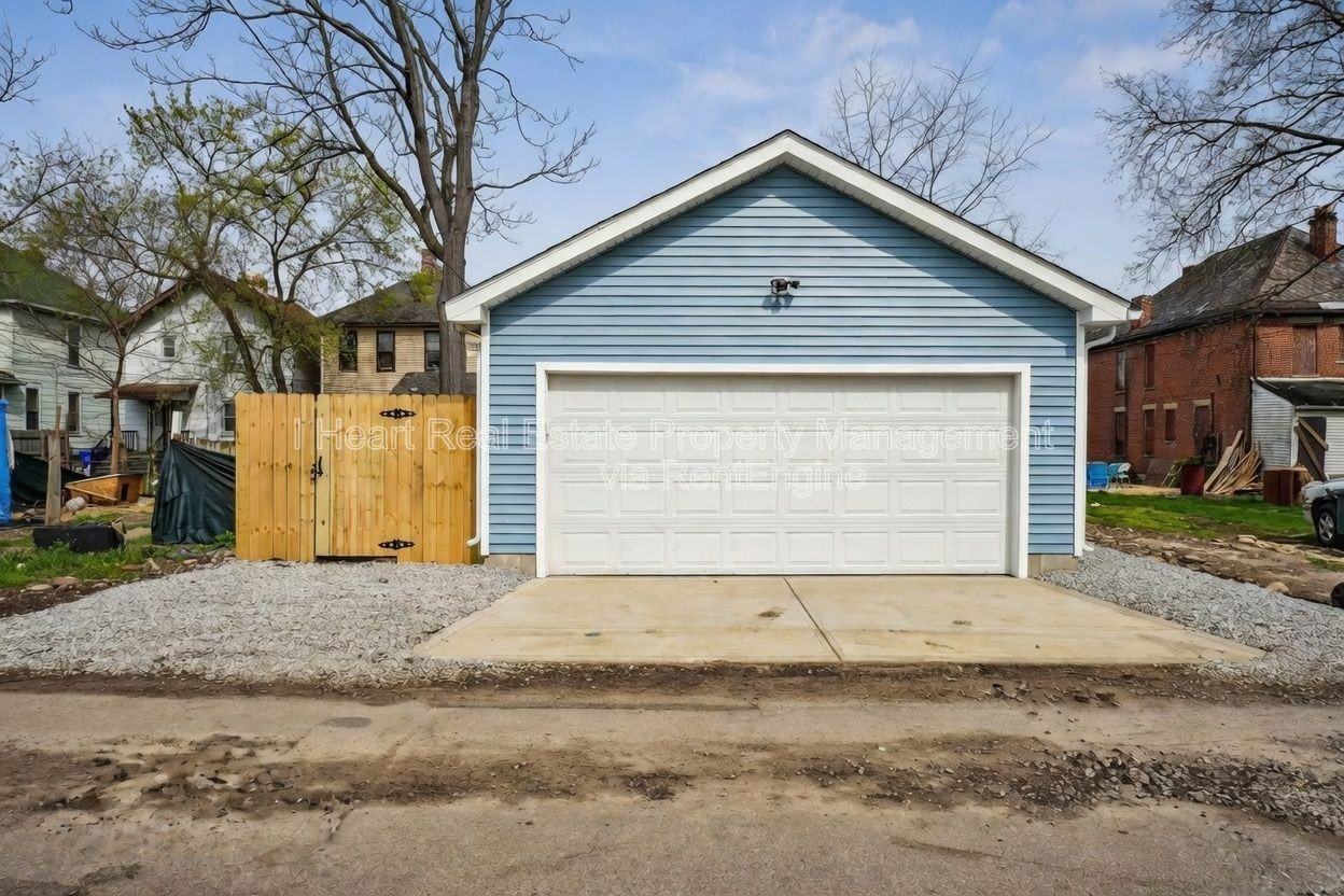 77 N Guilford Ave - Photo 4 of 28