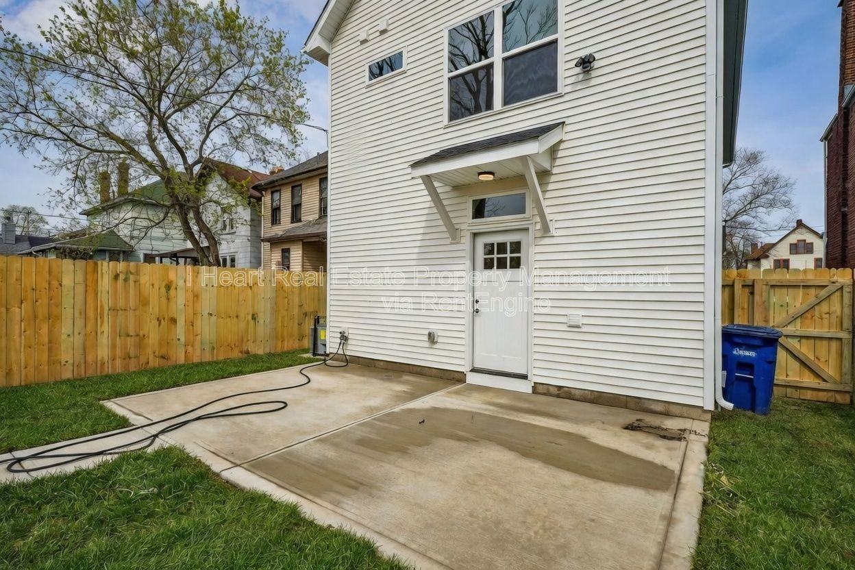 77 N Guilford Ave - Photo 5 of 28