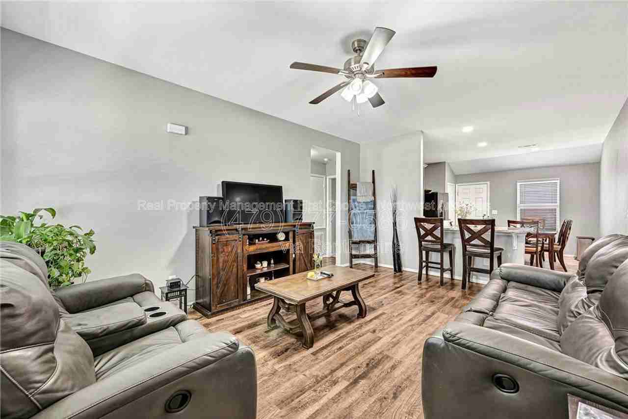 716 Nw 70th Ave - Photo 2 of 11