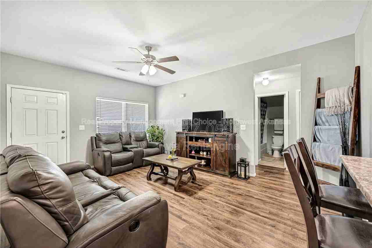 716 Nw 70th Ave - Photo 3 of 11