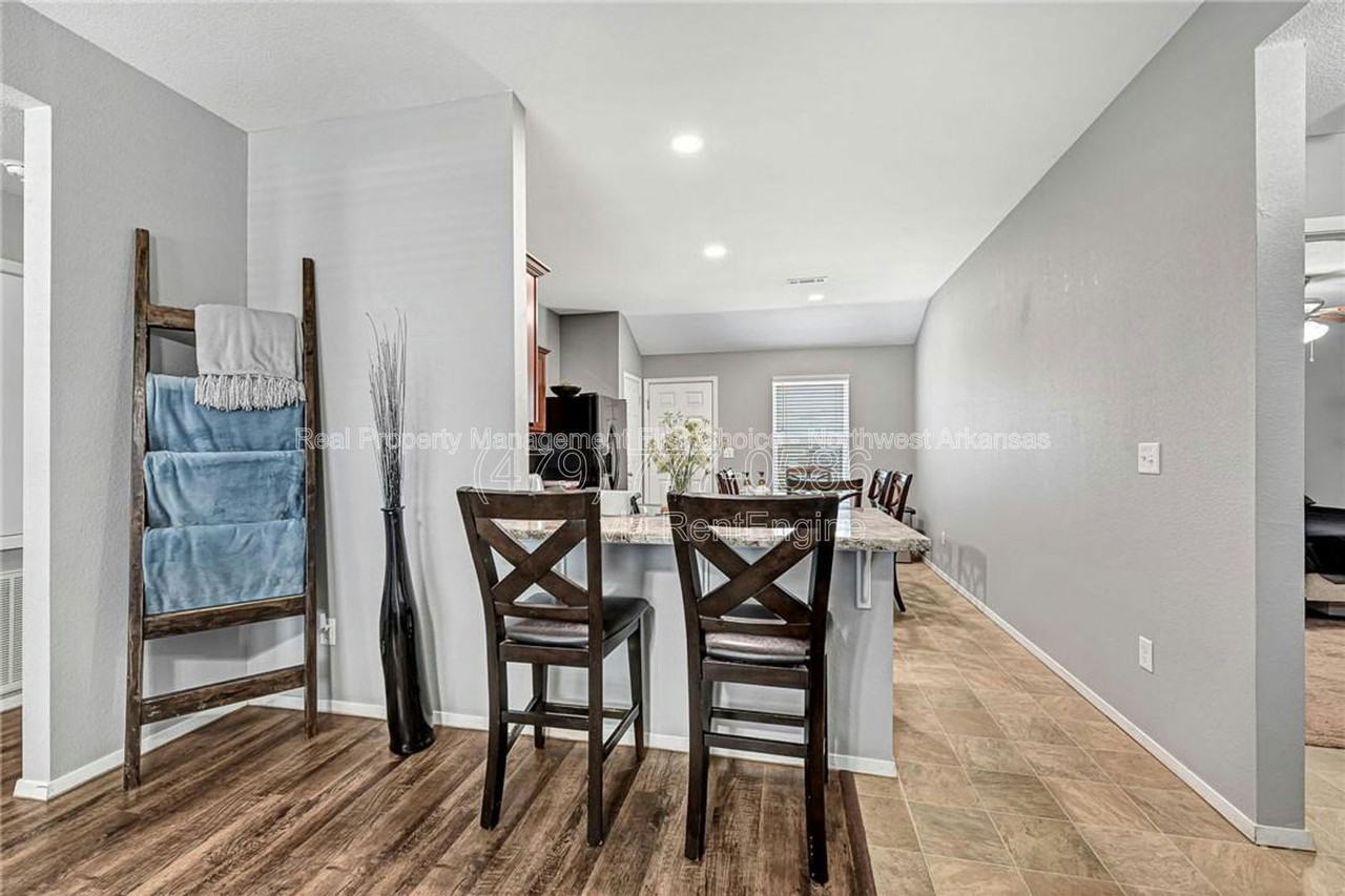 716 Nw 70th Ave - Photo 5 of 11