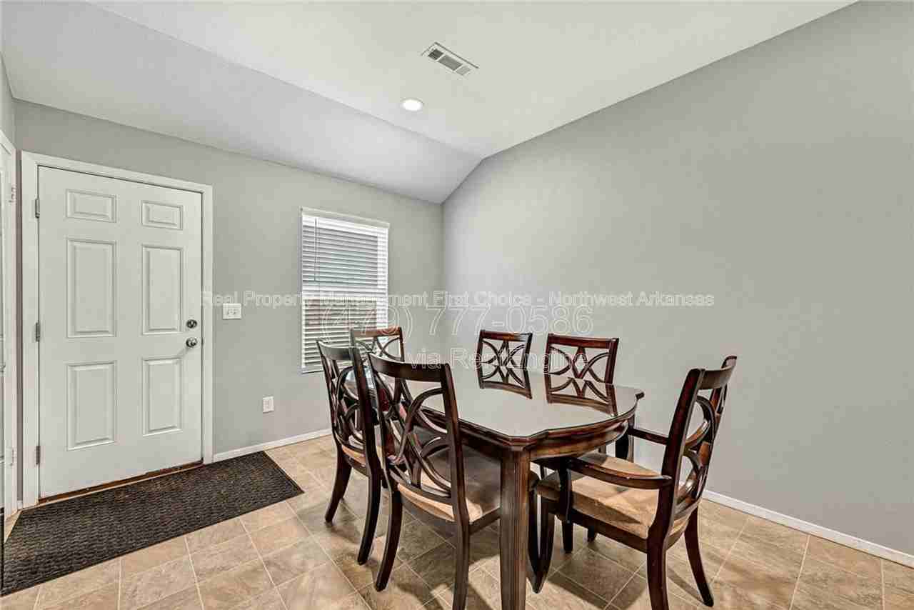 716 Nw 70th Ave - Photo 6 of 11