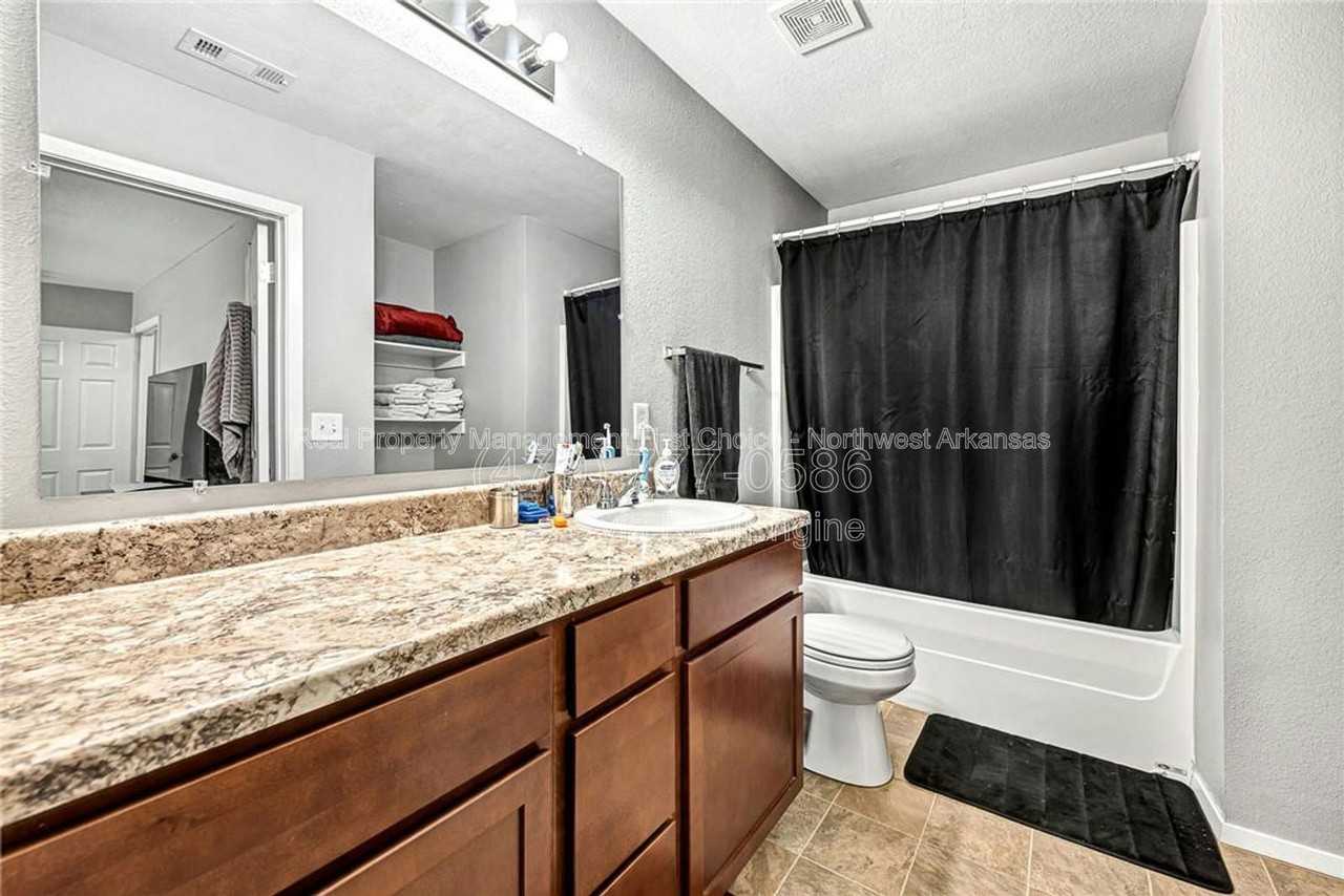 716 Nw 70th Ave - Photo 7 of 11