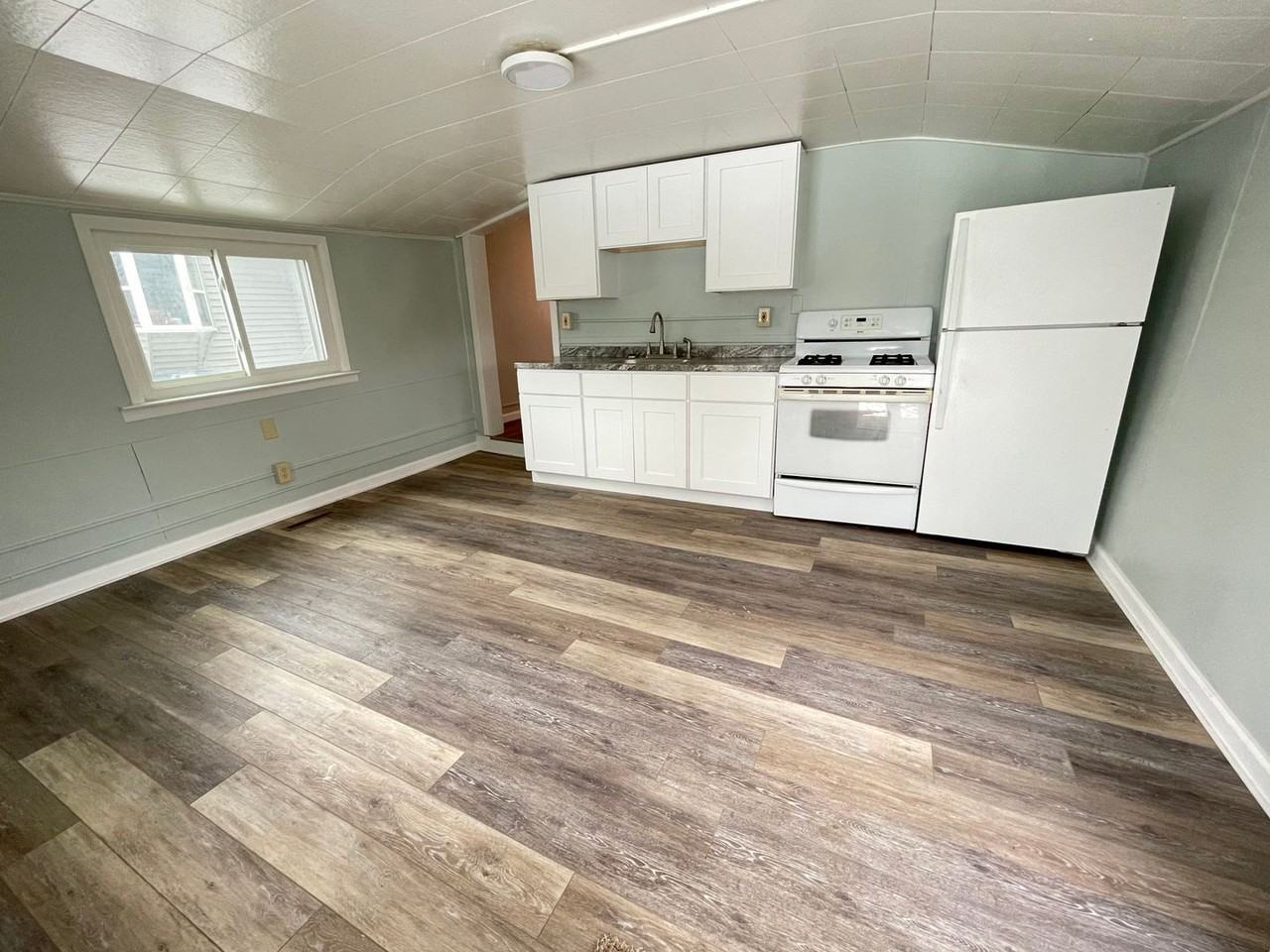 338 Erie St - Photo 3 of 10