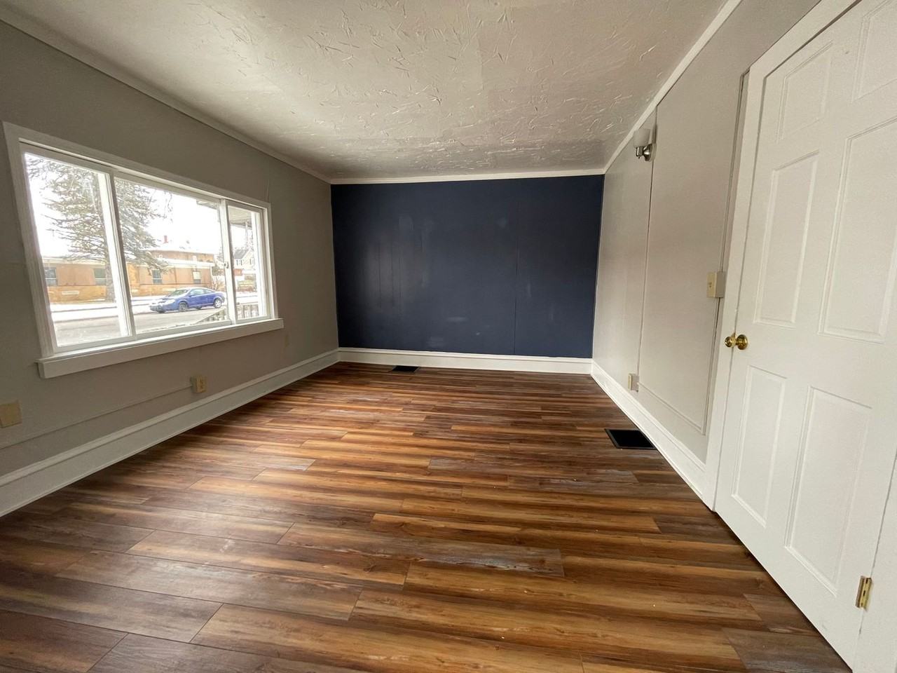 338 Erie St - Photo 6 of 10