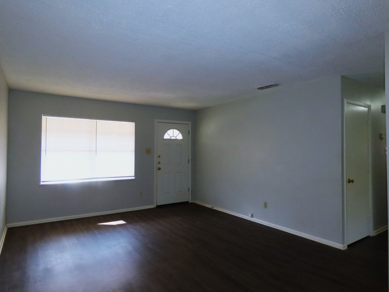 1106 Pinkerton Dr - Photo 4 of 29