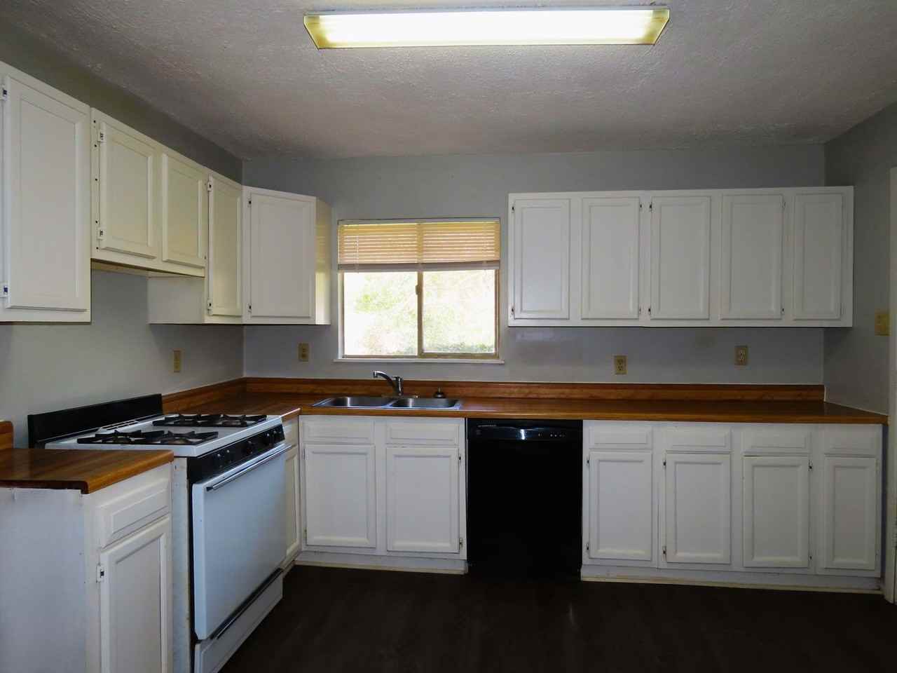 1106 Pinkerton Dr - Photo 7 of 29