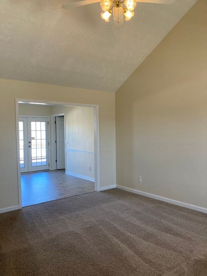 436 London Ct - Photo 3 of 15