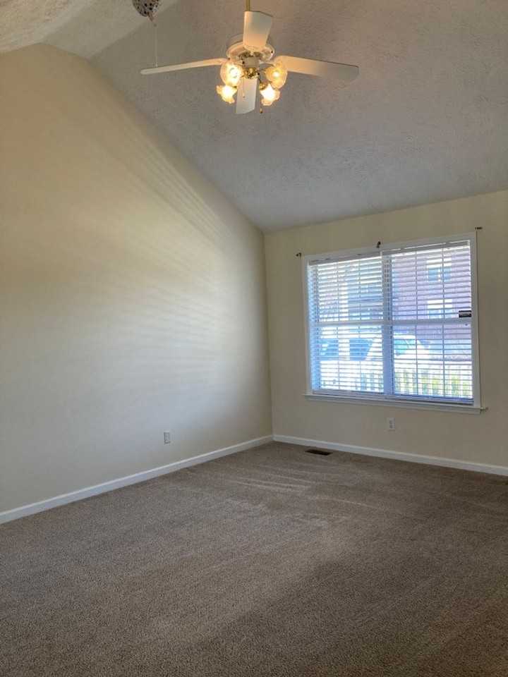 436 London Ct - Photo 4 of 15