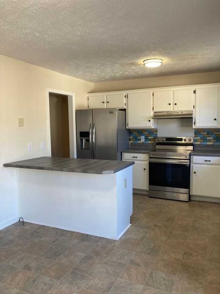 436 London Ct - Photo 7 of 15