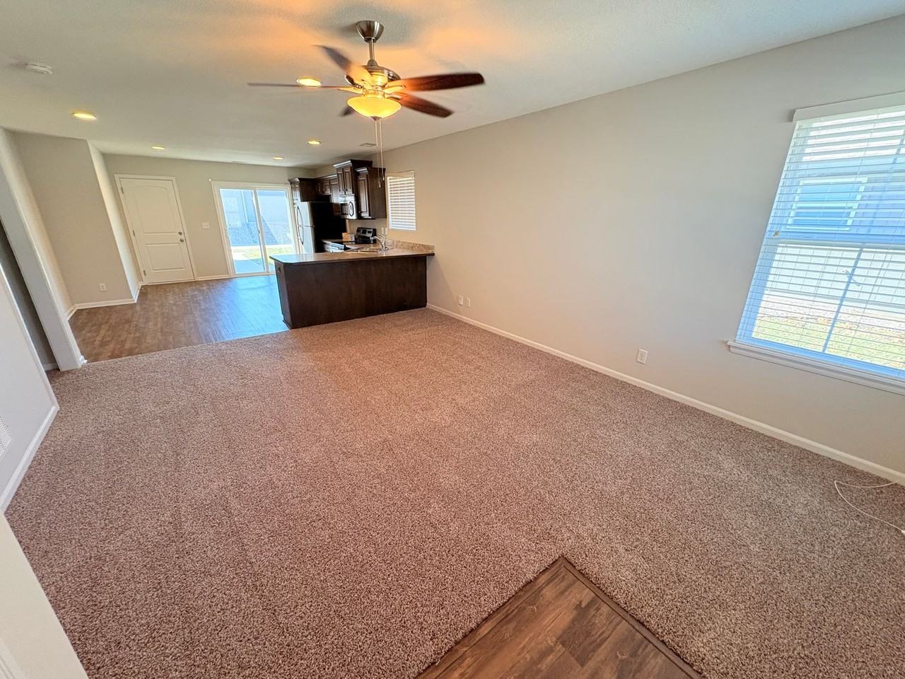 209 E Plum St - Photo 2 of 12