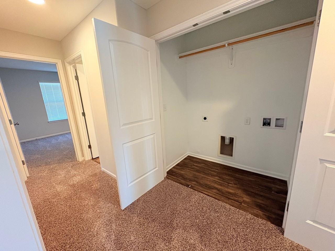 209 E Plum St - Photo 5 of 12