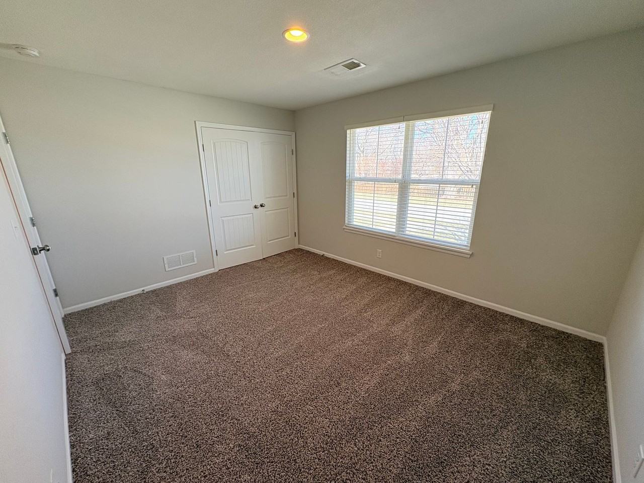 209 E Plum St - Photo 6 of 12