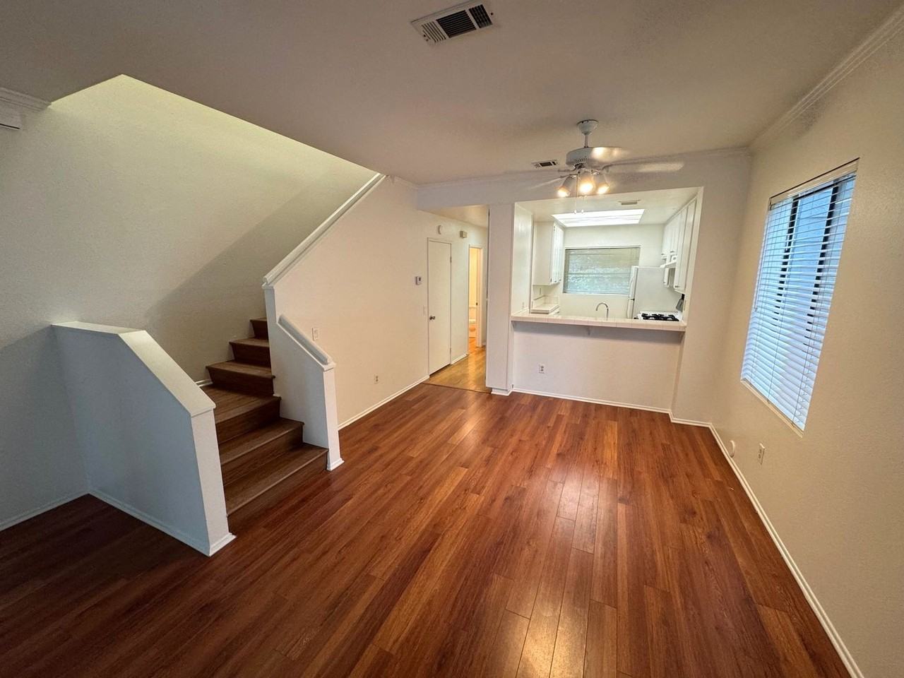 635 Arneill Rd - Photo 7 of 41