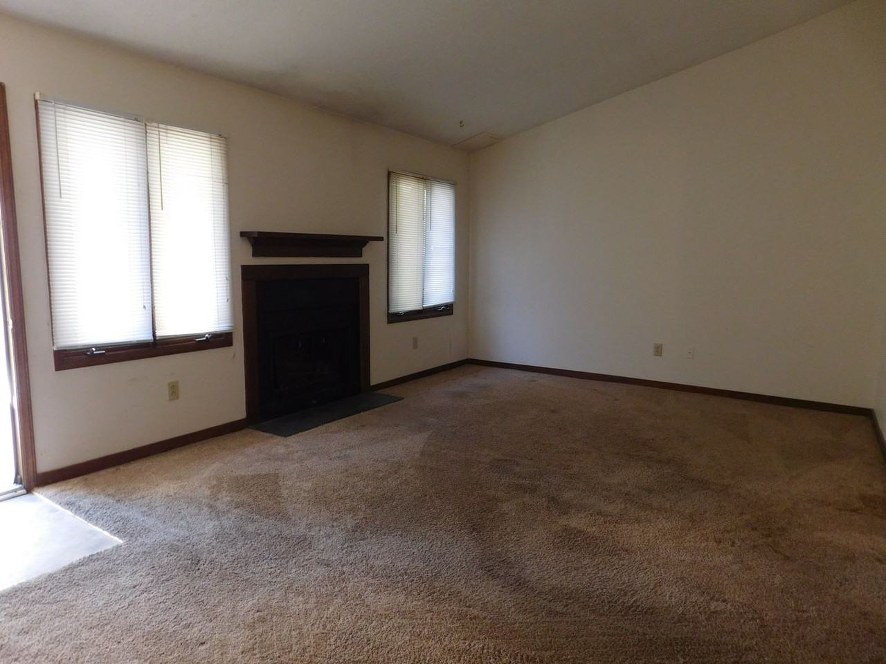 1542 College Way - Photo 6 of 17