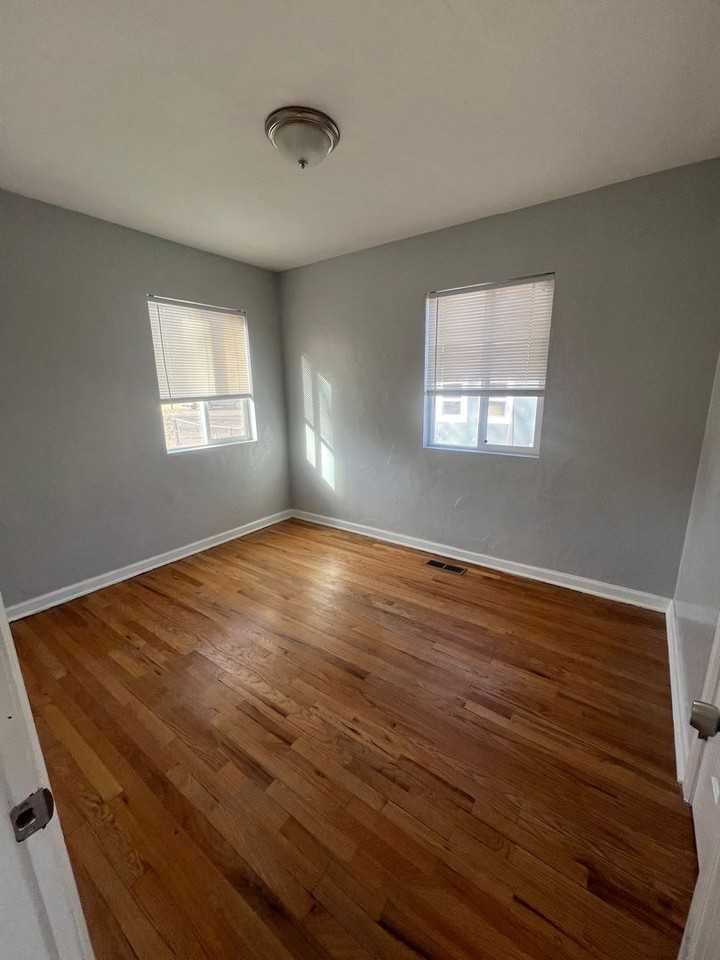 935 E Vermijo Ave - Photo 6 of 10